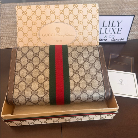 Gucci Beige GG Supreme Canvas Clutch with Red & Green Web Stripe - Picture 3 of 13